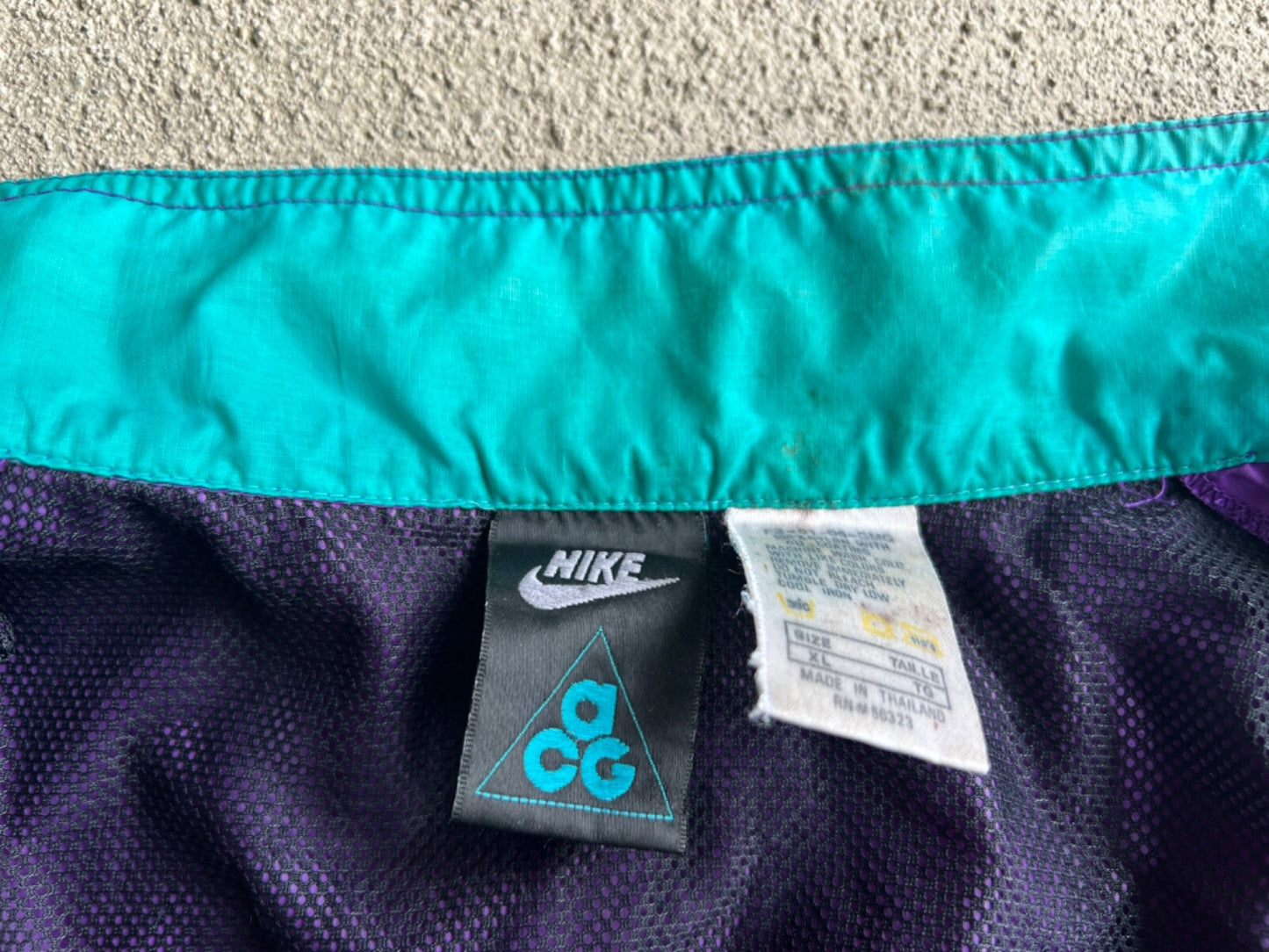 Vintage 90's Nike ACG Extendable Hem Windbreaker Jacket