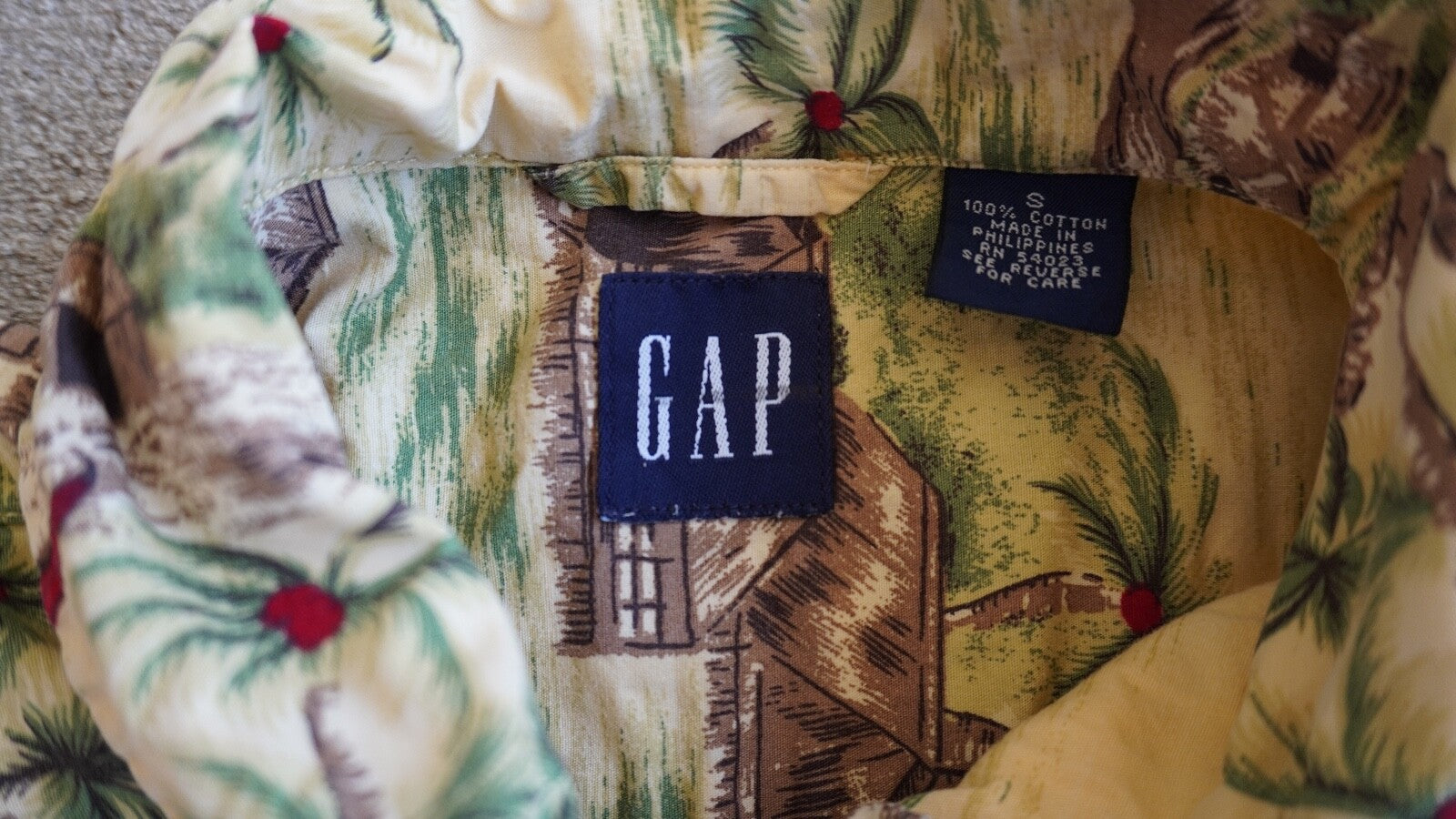 Vintage Y2K Gap Hawaiian Button Up Shirt